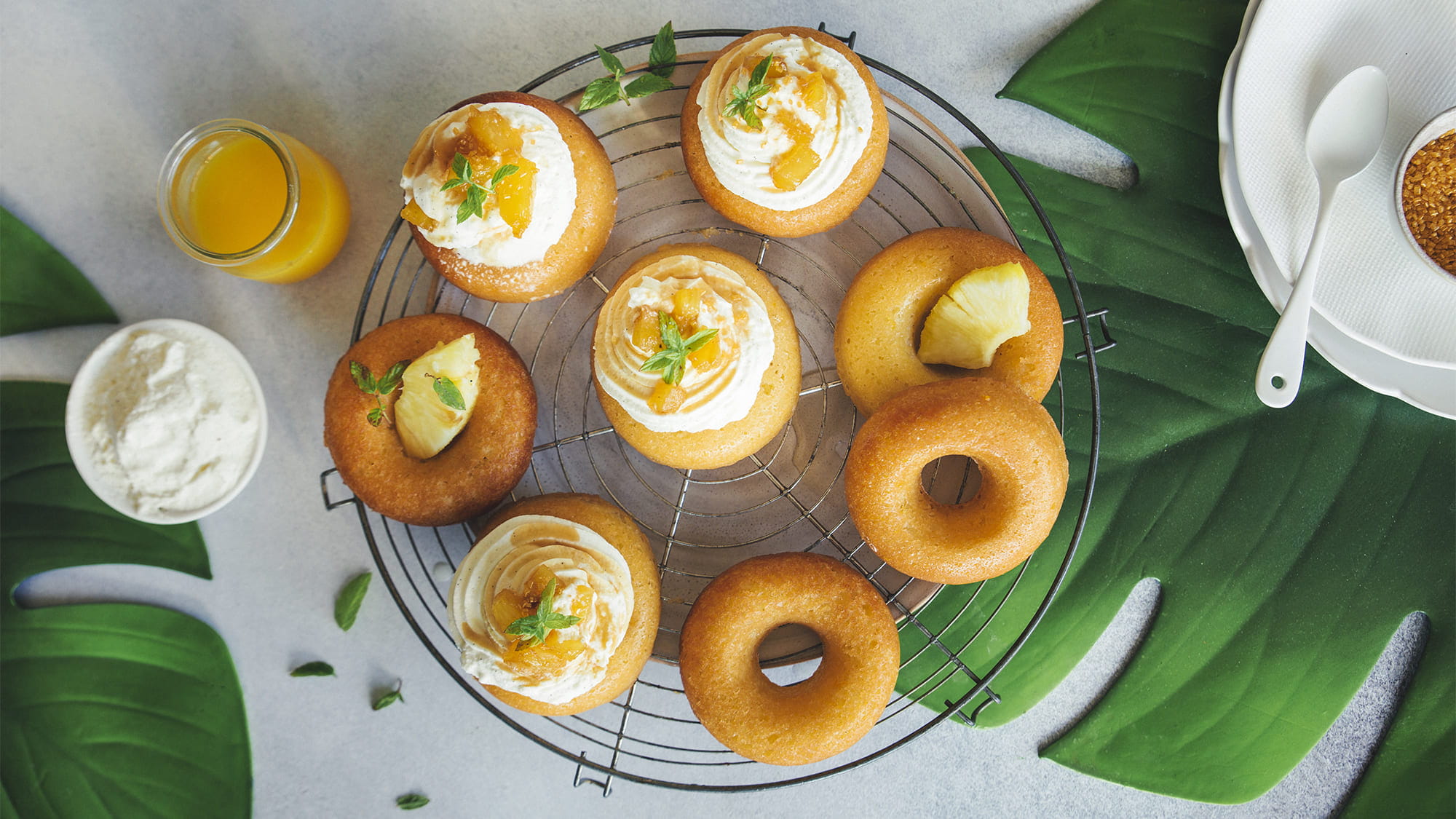 Mini Babas Au Rhum Creme Vanille Et Ananas Recette Vahine