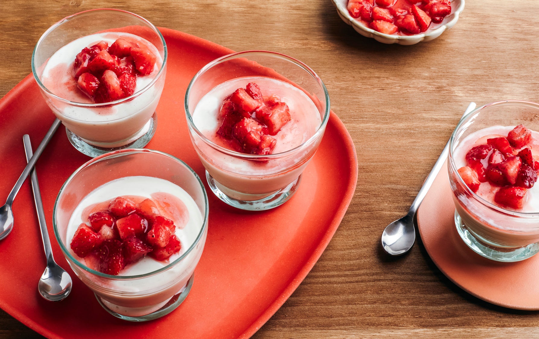 Panna cotta vanille et fraises à la fleur d’oranger