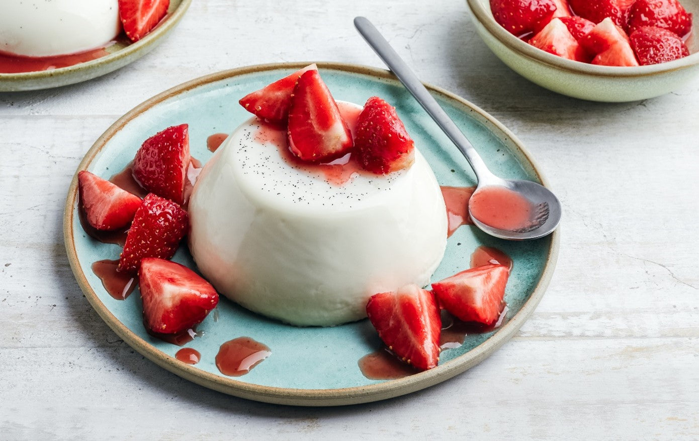 Panna cotta vanille et fraises à la fleur d’oranger