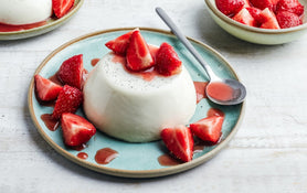 Panna cotta vanille et fraises à la fleur d’oranger