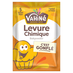 Un paquet de Vahiné Levure Chimique, ou poudre à lever, présente un personnage de muffin souriant de style dessin animé sur un fond orange.