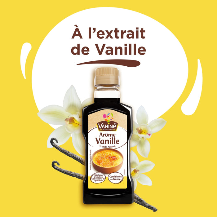 Une bouteille d'extrait de vanille D'Aucy est prACsentACe avec des gousses et des fleurs de vanille, soulignant sa saveur naturelle de vanille.