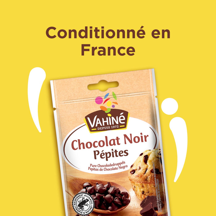 Des pépites de chocolat noir Vahiné, conditionnées en France, sont présentées dans un sachet de produit.