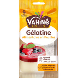 Un paquet de Vahiné Gélatine alimentaire en feuilles est présenté, mettant en valeur un dessert réalisé avec le produit.