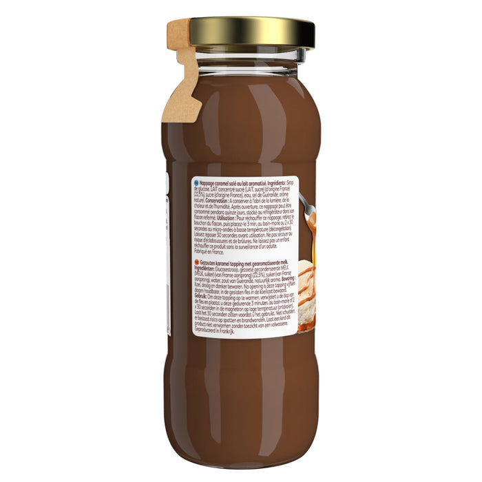 Une bouteille de lait au chocolat avec un bouchon dorAC prACsente les informations nutritionnelles du produit sur son ACtiquette.