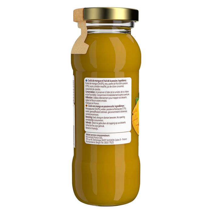 Une bouteille de jus de mangue avec un couvercle dorAC prACsente les informations nutritionnelles du produit sur son ACtiquette.
