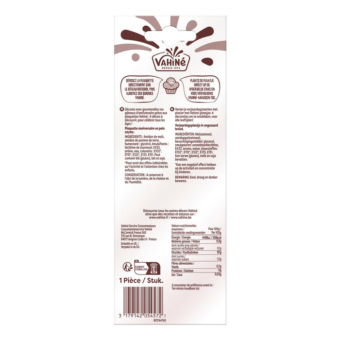 L'image montre le dos d'une brique de lait chocolatAC Nesquik avec des informations nutritionnelles et des dACtails sur le produit.