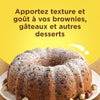 Un gâteau Bundt saupoudré de sucre glace et entouré de noisettes, suggérant texture et goût pour brownies, gâteaux et autres desserts.