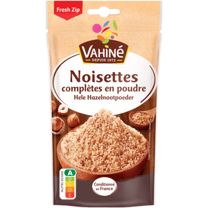 Un paquet de poudre de noisettes entières de la marque Vahiné est présenté.