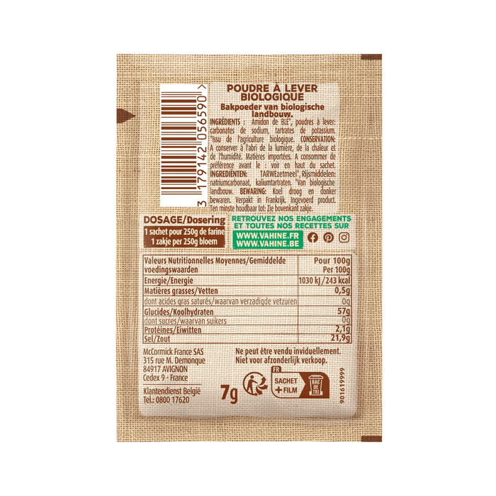 L'image montre les informations nutritionnelles et la liste des ingrACdients d'un produit, probablement un aliment, avec un code-barres et une marque visibles.