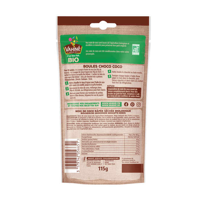 Le dos d'un paquet de lait de soja Vitamilk Double Choco UHT est prACsentAC, fournissant des informations nutritionnelles et les ingrACdients.