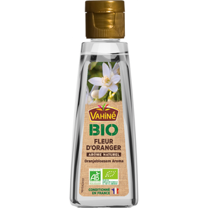 Une bouteille d'eau de fleur d'oranger biologique Cook's est prACsentACe.