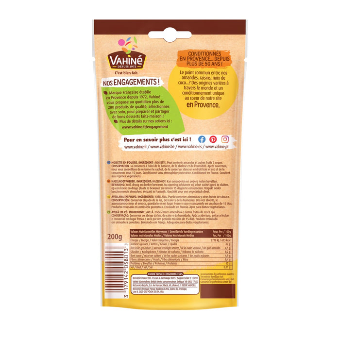 Le dos d'un paquet de friandises pour chats Temptations fournit des informations sur le produit et ses avantages.