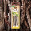 Un paquet familial de gousses de vanille Vanille d'Ubena est prACsentAC sur un fond de gousses de vanille en vrac.