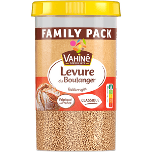 Un récipient de Vahiné Levure de Boulanger, une levure de boulangerie de la marque McCormick, est présenté dans un format familial.