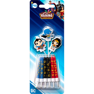 Il s'agit d'un paquet de bougies d'anniversaire de la Ligue des justiciers de DC Comics représentant Superman, Batman et Wonder Woman.