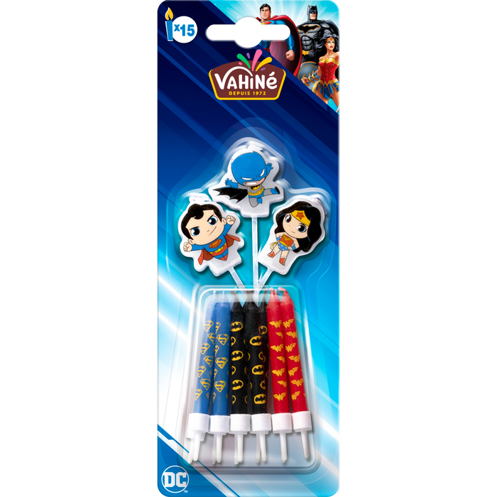 Il s'agit d'un paquet de bougies d'anniversaire de la Ligue des justiciers de DC Comics représentant Superman, Batman et Wonder Woman.