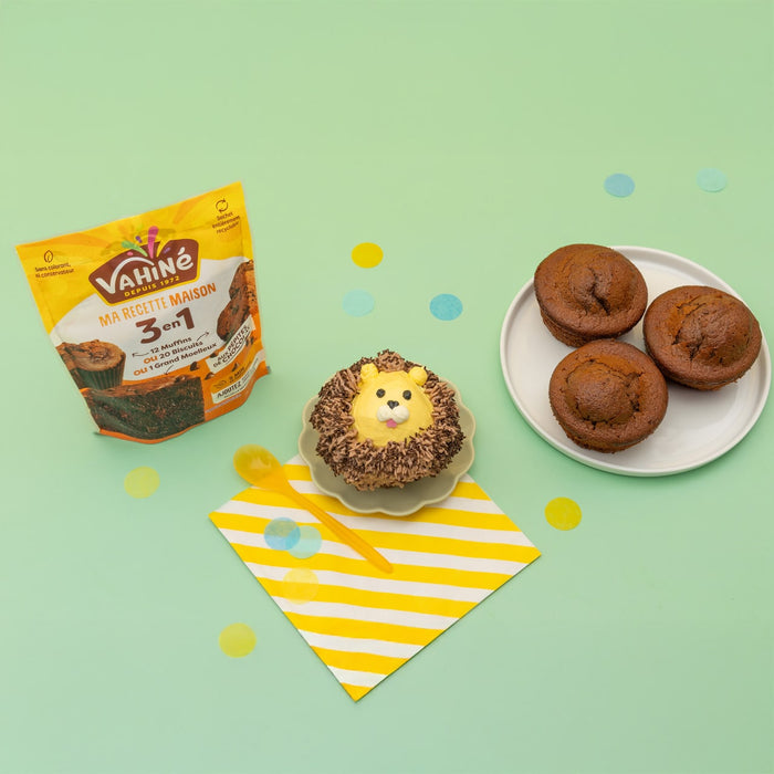 Un paquet de mAClange A? muffins Krusteaz 3-en-1 est prACsentAC A? cA?tAC de muffins au chocolat dACcorACs et simples sur une surface vert clair avec des confettis.