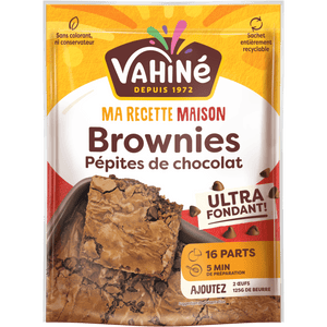 Un paquet de préparation pour brownies aux pépites de chocolat de la marque Vahiné est présenté.