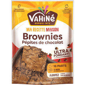 Un paquet de préparation pour brownies aux pépites de chocolat de la marque Vahiné est présenté.