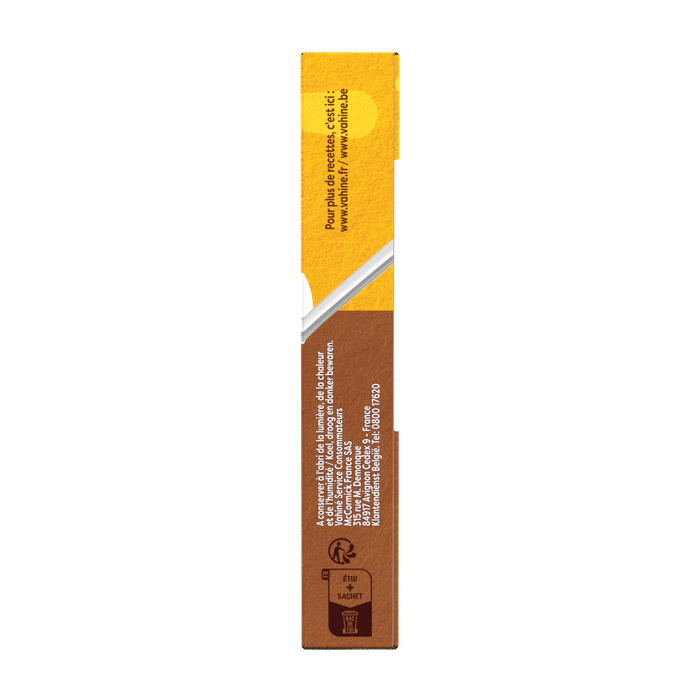 Vue latACrale d'une boARte contenant un produit de coloration capillaire.