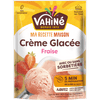 Emballage de préparation pour crème glacée Vahiné Crème Glacée Fraise, avec une boule de glace à la fraise et des fraises fraîches.
