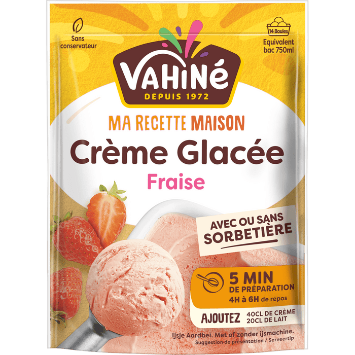 Emballage de préparation pour crème glacée Vahiné Crème Glacée Fraise, avec une boule de glace à la fraise et des fraises fraîches.