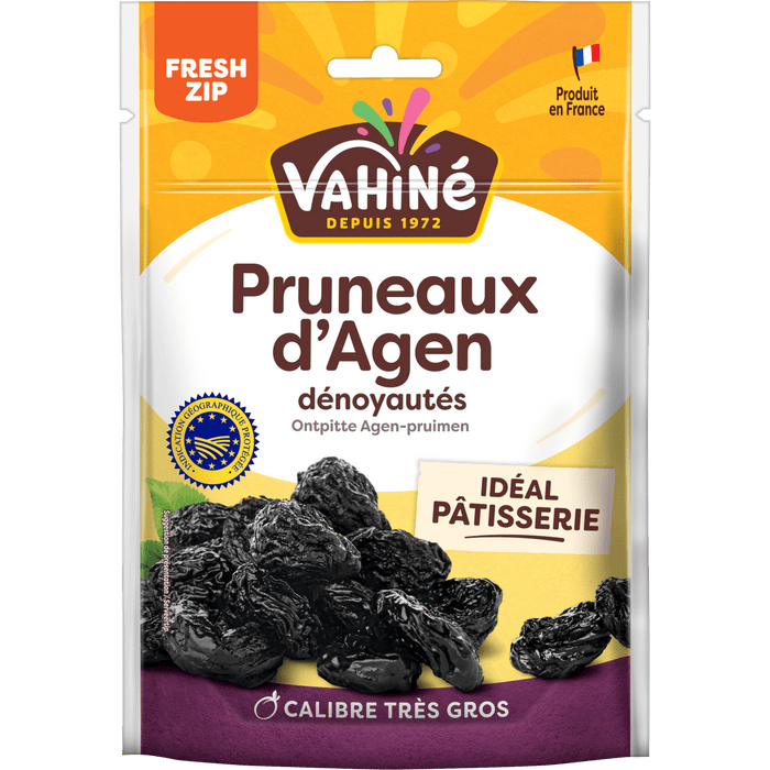 Un paquet de pruneaux d'Agen dACnoyautACs de la marque VahinAC, idACal pour la pActisserie.