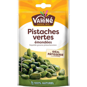 Un paquet de pistaches vertes de la marque VahinAC, ACmondACes et prAates pour la pActisserie.
