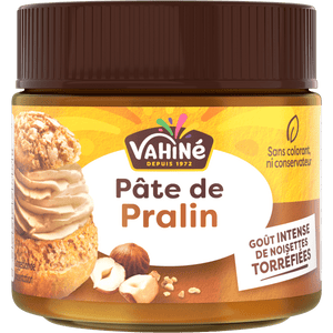Un pot de Vahiné Pâte de Pralin, une pâte à tartiner aux noisettes, est présenté.
