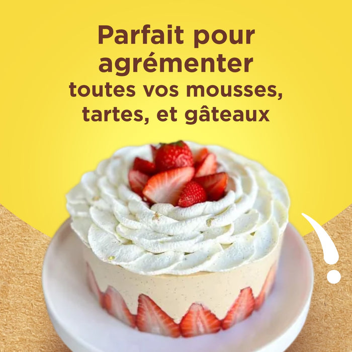 Un délicieux gâteau décoré de crème fouettée et de fraises, parfait pour agrémenter toutes vos mousses, tartes et gâteaux.
