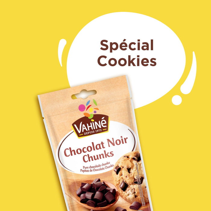 Un sac de Vahiné Chocolat Noir Chunks est présenté dans une promotion pour les cookies.