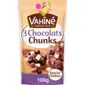Un paquet de Vahiné 3 Chocolats Chunks, un ingrédient de pâtisserie pour les biscuits.