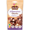 Un paquet de Vahiné 3 Chocolats Chunks est présenté, montrant un mélange de morceaux de chocolat noir, au lait et blanc, ainsi qu'un cookie aux pépites de chocolat.