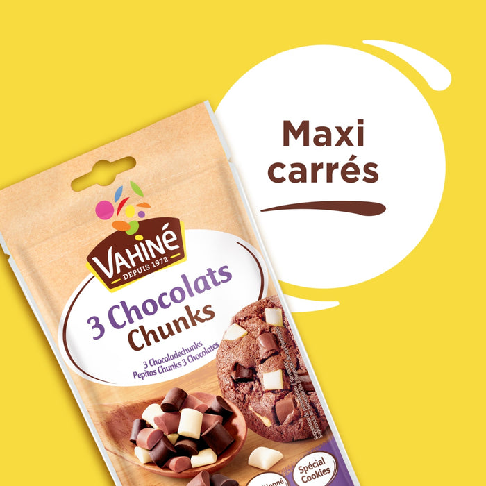 Un paquet de Vahiné 3 Chocolats Chunks, présenté comme Maxi carrés, est affiché sur un fond jaune.