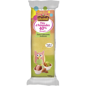 Une barre de massepain Viba avec 40% d'amandes est prACsentACe dans son emballage, avec une illustration de hibou et des bols de massepain et d'amandes.