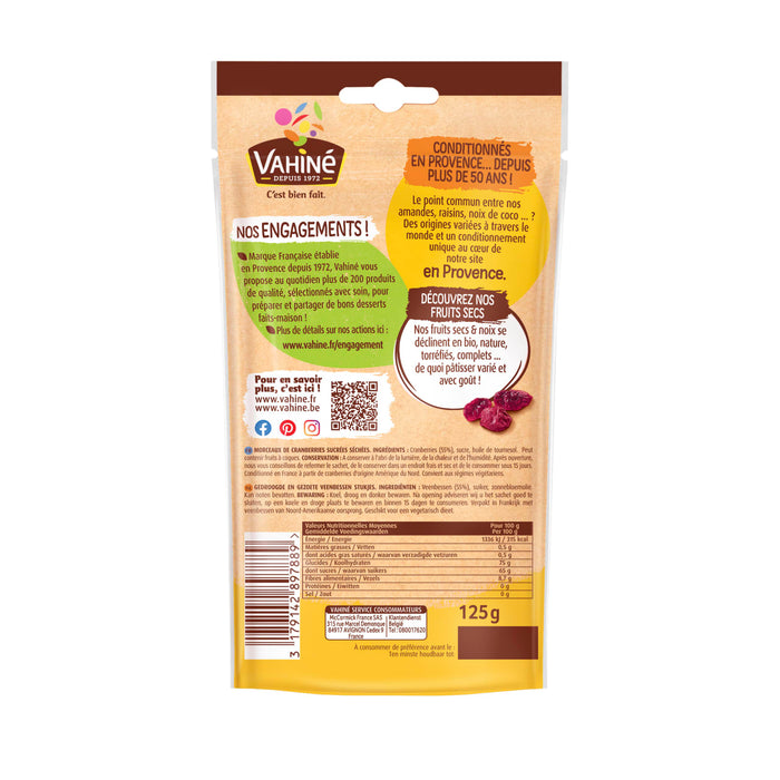 Un paquet de friandises pour chats Vitakraft Cat Yums avec des informations sur les ingrACdients et les dACtails du produit.