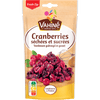 Un paquet de canneberges séchées et sucrées de la marque Vahiné est présenté.