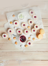 Linzer cookies à l'amande et confiture