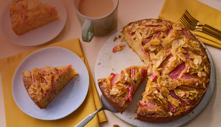 Gâteau rhubarbe aux amandes